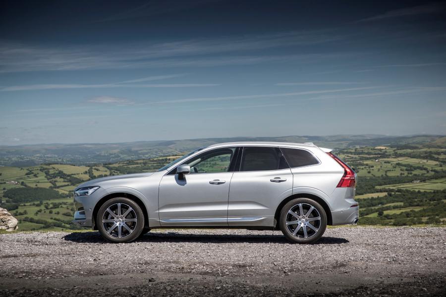  Volvo XC60 D4 Inscription 2017 года  (UK) (фото 2 из 172)